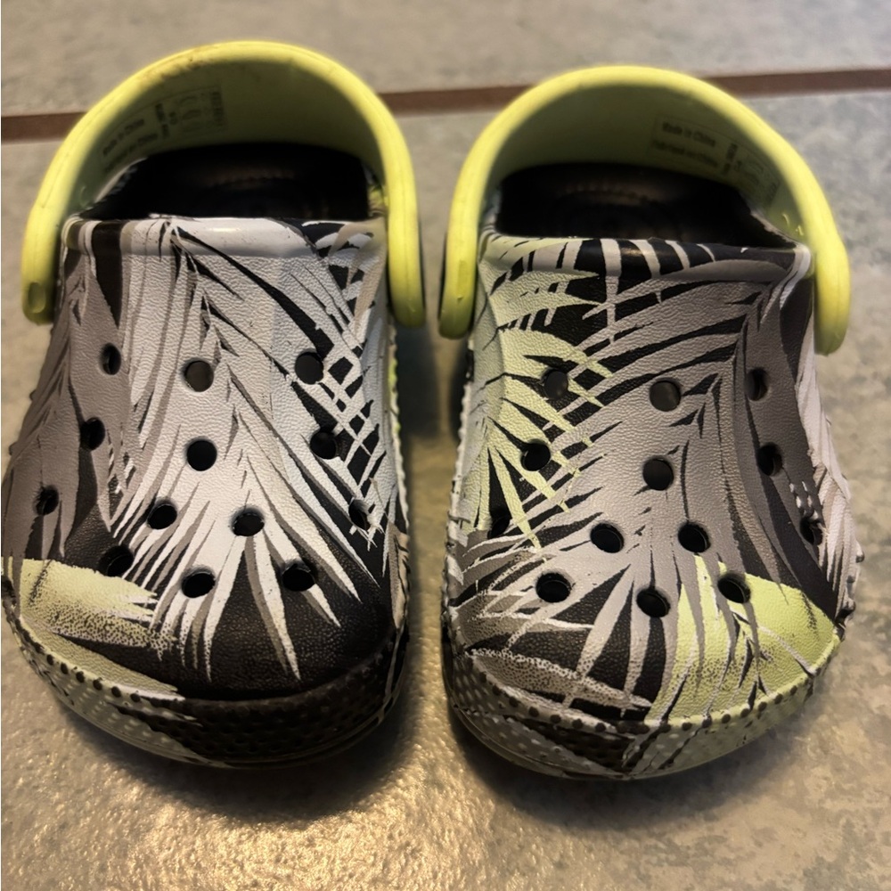 Crocs. Baby sz 4. So cute and GUC. Wicked fast shipping. - Picture 2 of 5